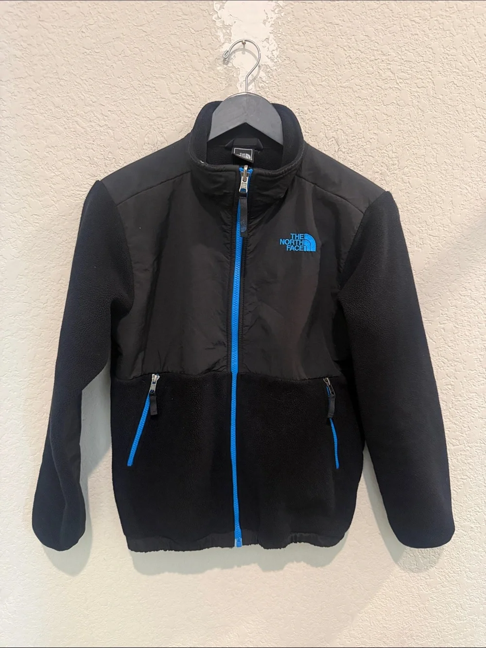 The North Face Black Fleece Jacket with Bright Blue Zipper and Logo L 14/16 - Picture 1 of 10